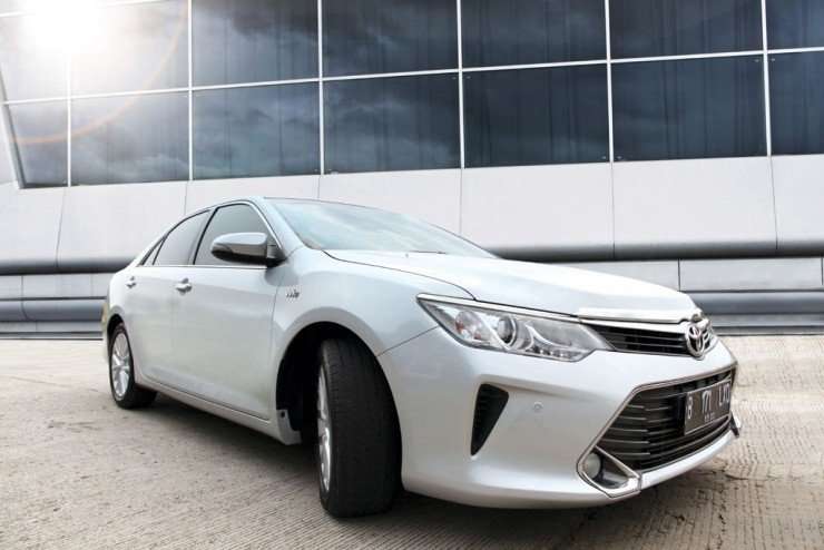 29062015-Toyota_Camry_03