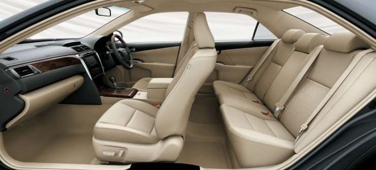 29062015-Toyota_Camry_05