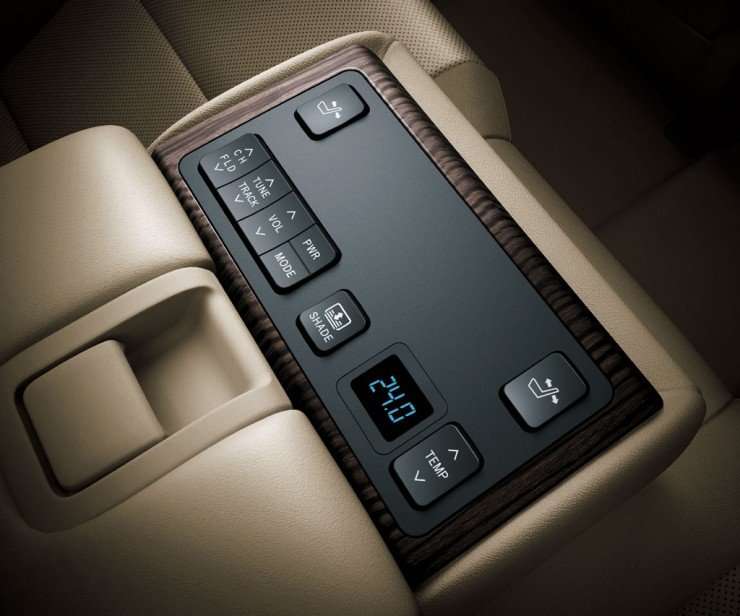 29062015-Toyota_Camry_07
