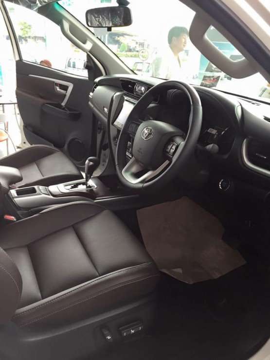 16072015-Car-Toyota_Fortuner_02