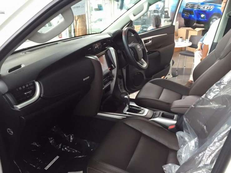 16072015-Car-Toyota_Fortuner_03