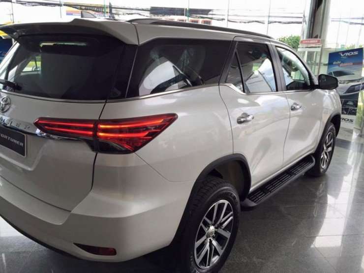 16072015-Car-Toyota_Fortuner_11