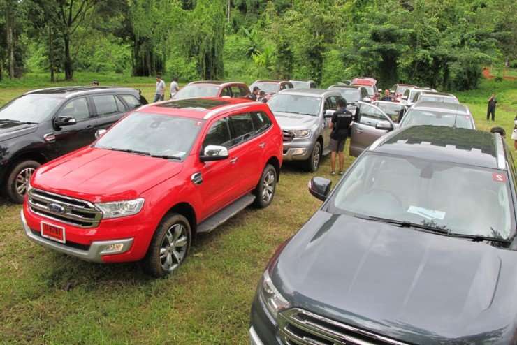 31072015-Car-Ford_Everest_05