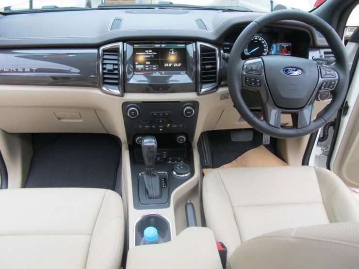 31072015-Car-Ford_Everest_07