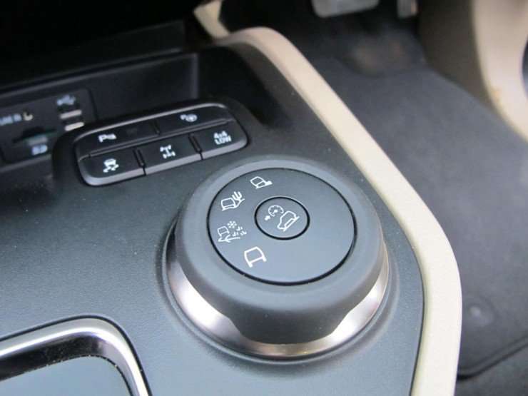 31072015-Car-Ford_Everest_09