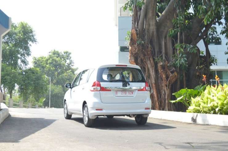 16082015-Car-Suzuki_New_Ertiga_02