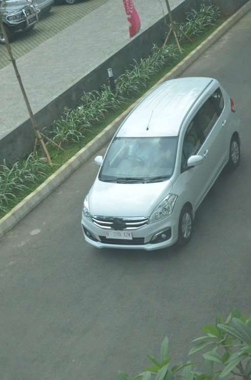 16082015-Car-Suzuki_New_Ertiga_03