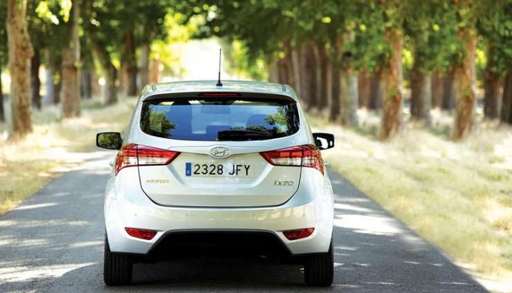 23082015-Car-Hyundai_ix20_03