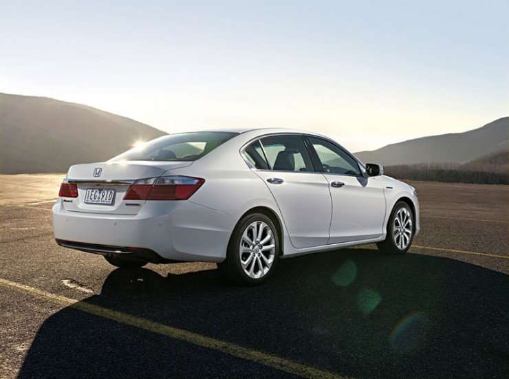 26082015-Car-Honda_Accord_2015_02