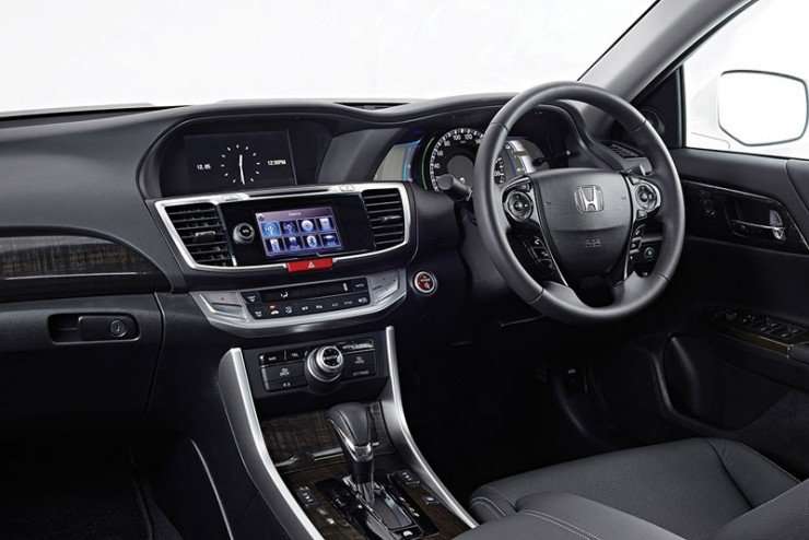 26082015-Car-Honda_Accord_2015_03