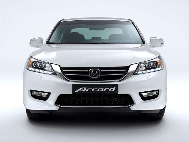 26082015-Car-Honda_Accord_2015_04