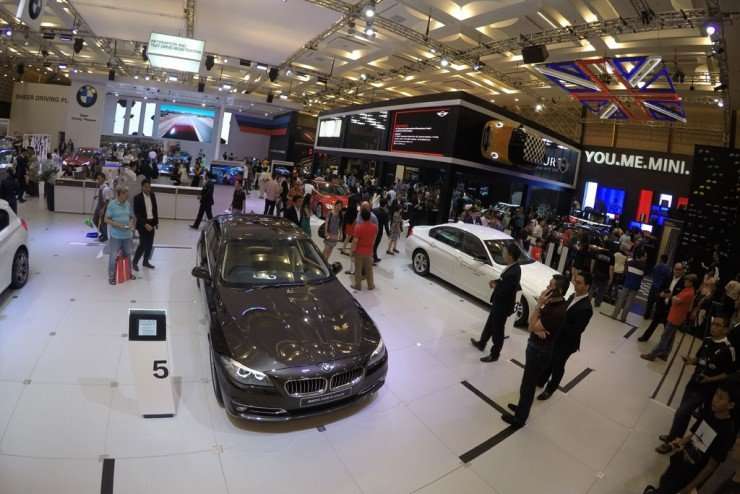 30082015-Car-GIIAS_Booth_BMW