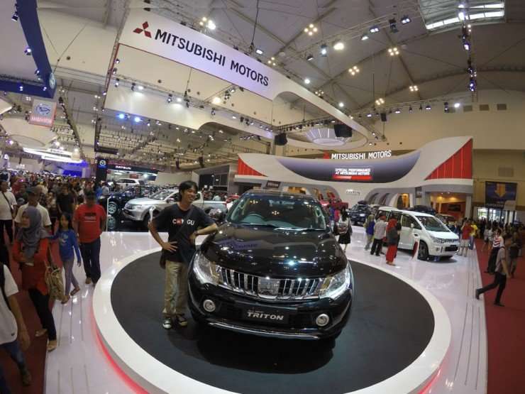 30082015-Car-GIIAS_Booth_Mitsubishi