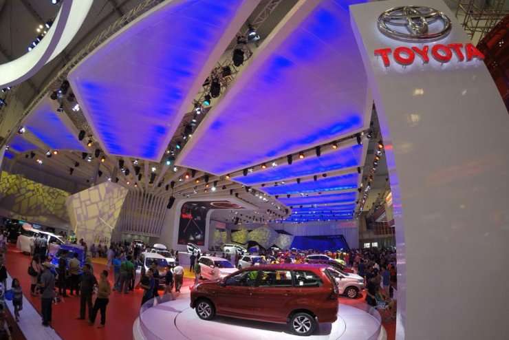30082015-Car-GIIAS_Booth_Toyota