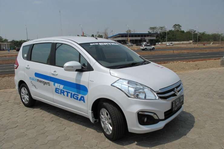 11092015-Car-Suzuki_Ertiga_03