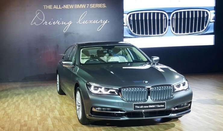 08102015-Car-BMW-Seri7_02