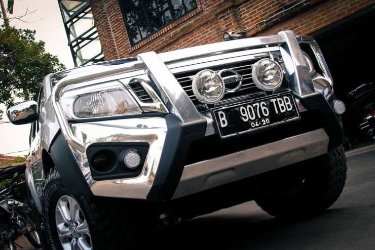 20102015-Car-Nissan-Navara-05
