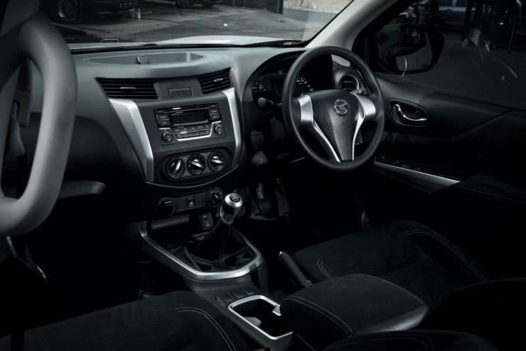 20102015-Car-Nissan-Navara-07