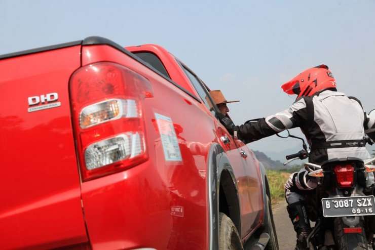 23102015-Car-Mitsubishi-Triton-03