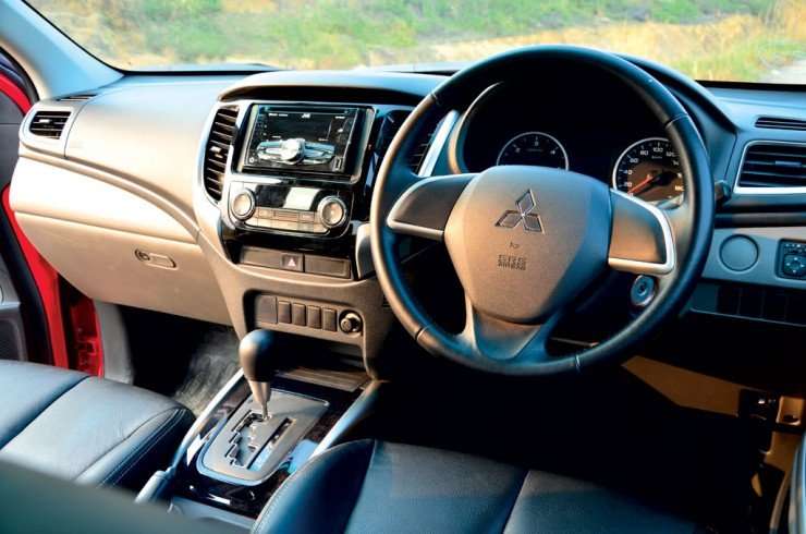 23102015-Car-Mitsubishi-Triton-07