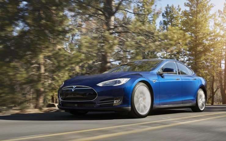 25122015-Car-Tesla-Model-S