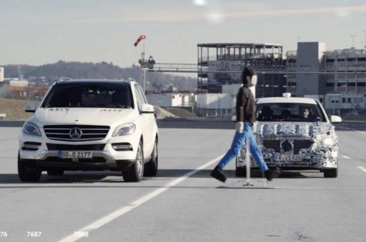 29122015-Car-Mercedes-E-Class_02