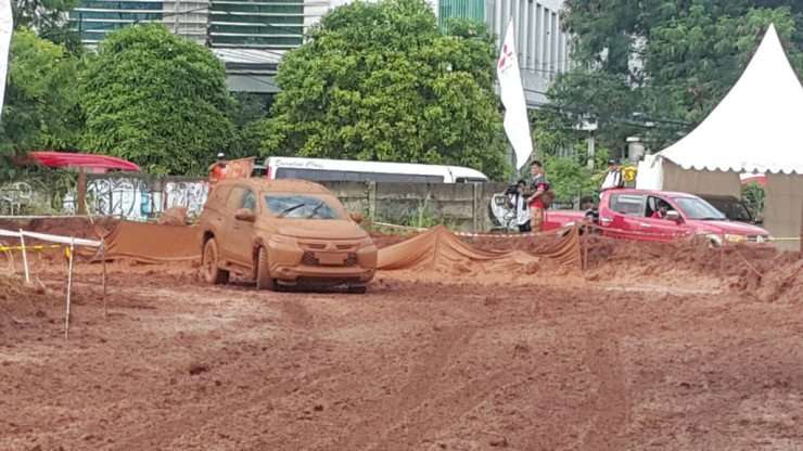 25022016-Car-Pajero-Sport_02