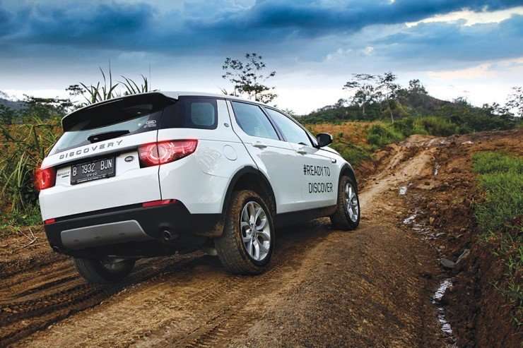 11032016-Car-Land-Rover-Discovery_03