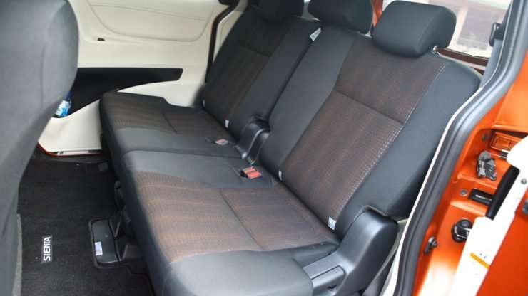 03082016-Car-Toyota-Sienta_06