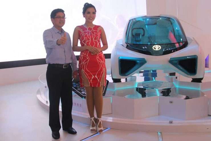 15082016-Car-Toyota-FCV