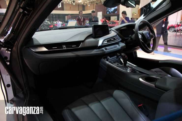 17082016-Car-BMW-i8_05