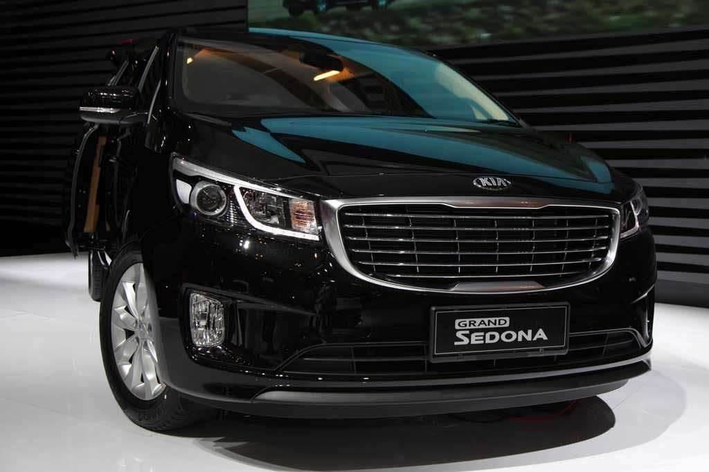 21082016-Car-Kia-Sedona_02