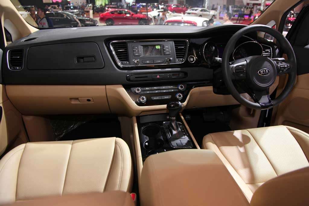 21082016-Car-Kia-Sedona_04