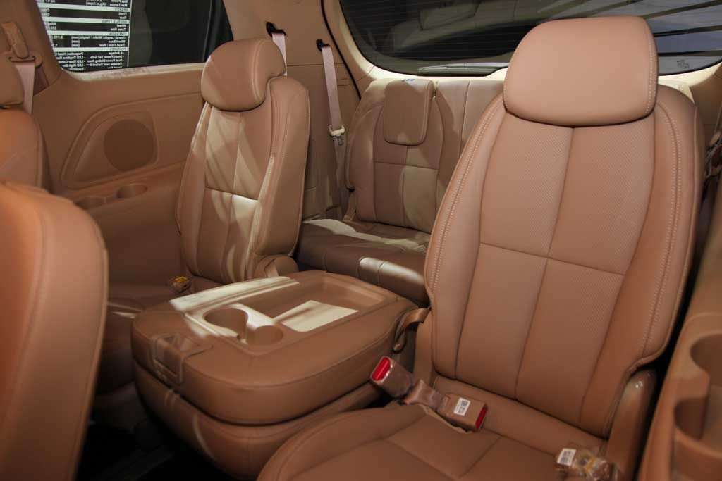 21082016-Car-Kia-Sedona_05