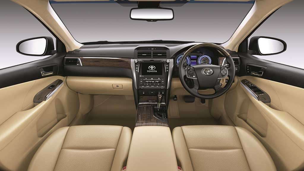 10102016-car-new-camry_02