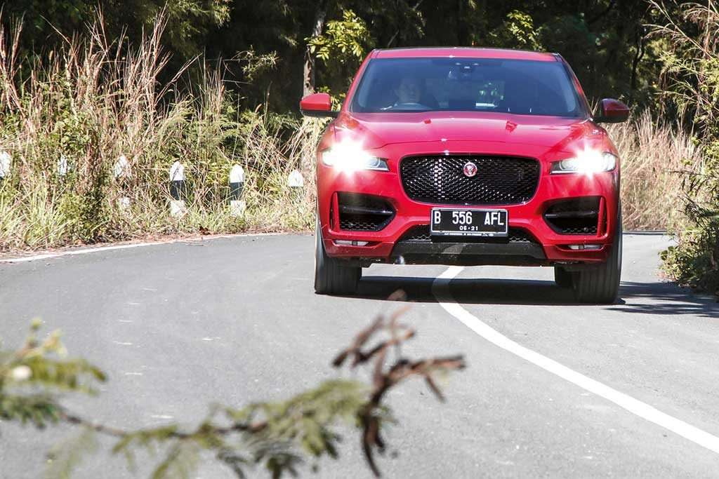 09112016-car-jaguar-fpace_03