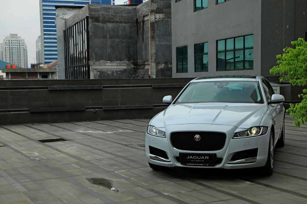 16112016-car-jaguar-xf_02