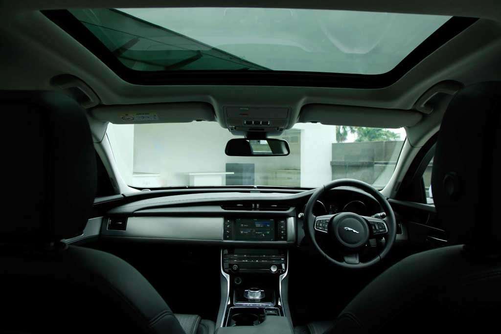 16112016-car-jaguar-xf_09