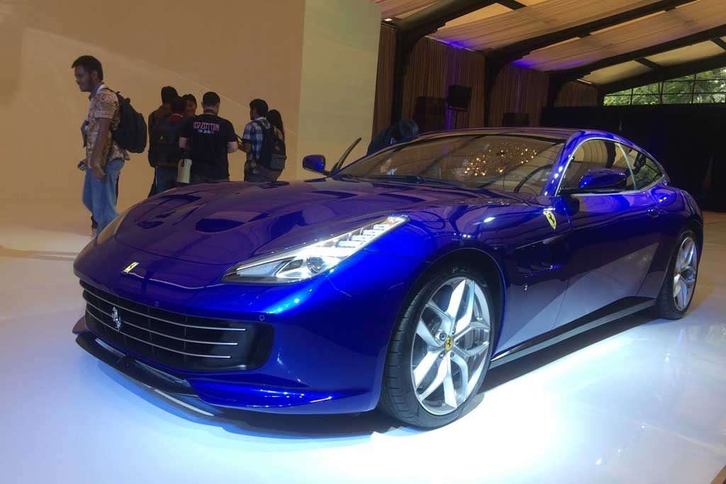 18112016-car-ferrari-gtc4lusso-t_02