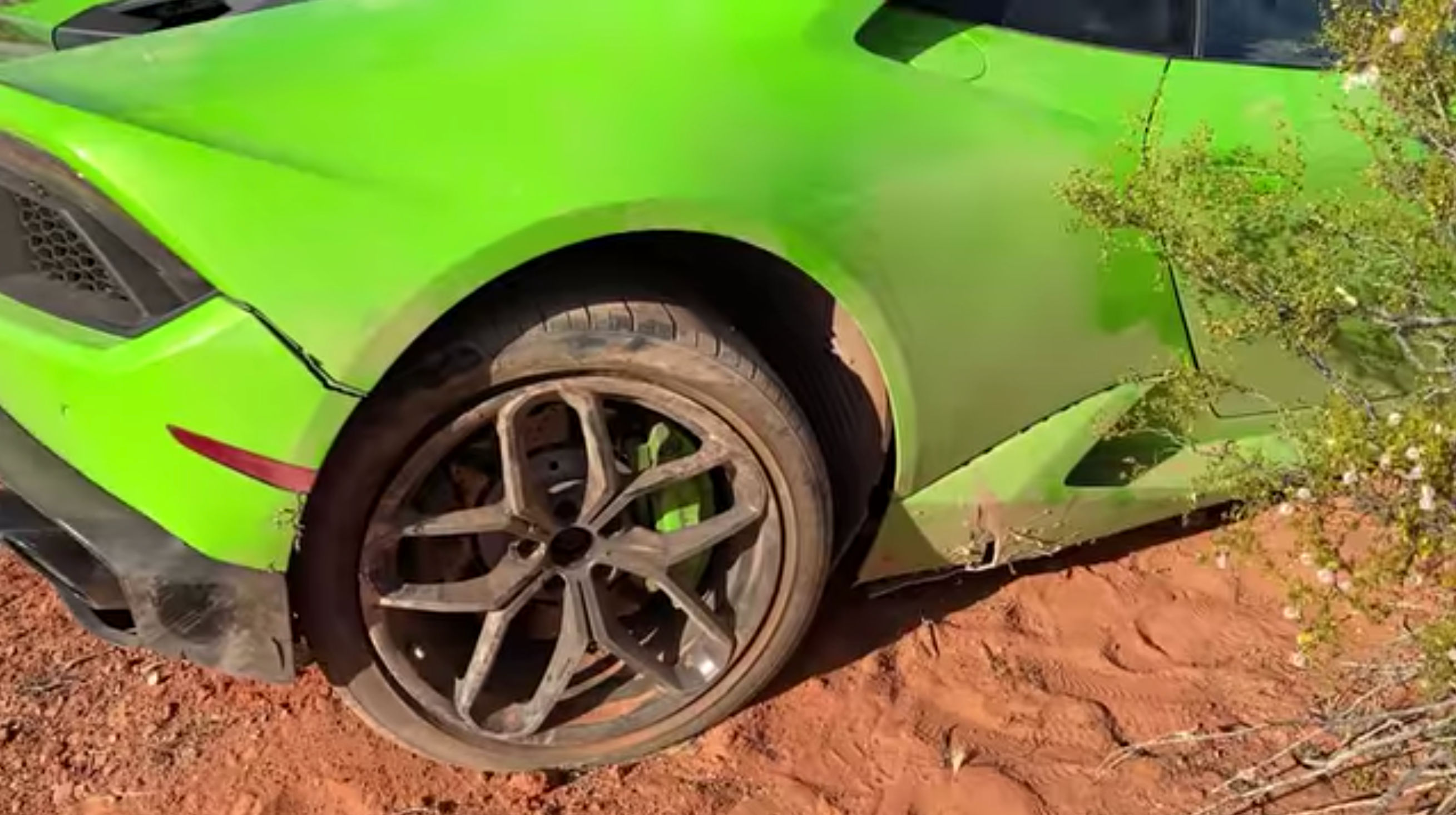 Ditemukan Lambo Tak Bertuan di Tengah Gurun Las Vegas