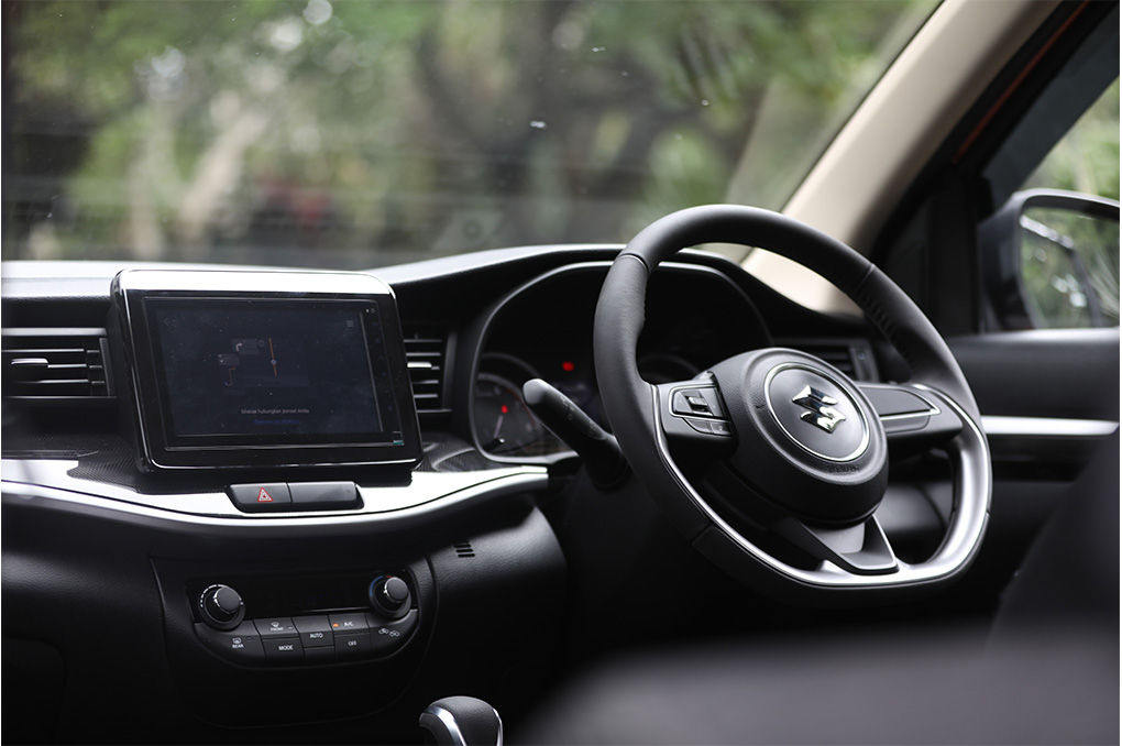 Mitsubishi Xpander Cross Rockford Fosgate Black Edition vs Suzuki XL7 Alpha, Pilih Mana?