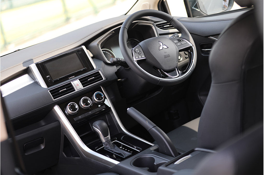 Mitsubishi Xpander Cross Rockford Fosgate Black Edition vs Suzuki XL7 Alpha, Pilih Mana?