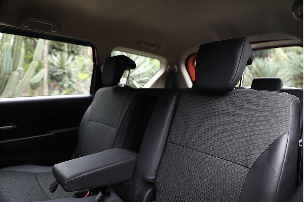 Mitsubishi Xpander Cross Rockford Fosgate Black Edition vs Suzuki XL7 Alpha, Pilih Mana?