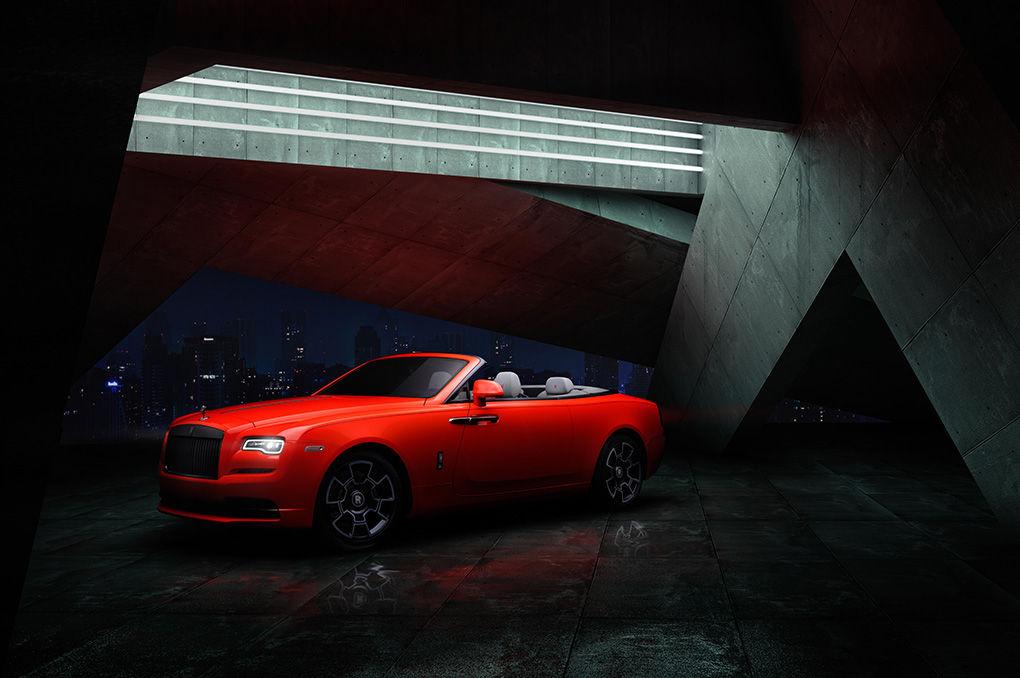 Tak Selamanya Hitam Itu Gelap, Rolls-Royce Laburkan Warna &lsquo;Ngejreng&rsquo; Di Bodi Varian Black Badge