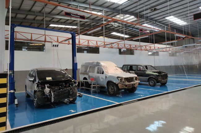 Cat and body repair Mitsubishi Banjarmasin