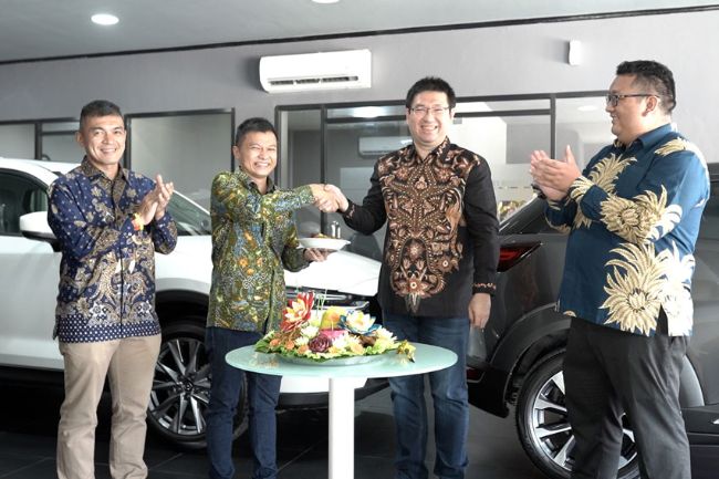 Mazda Adi Sucipto Pontianak