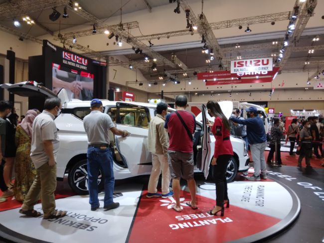 Mitsubishi New Xpander Cross