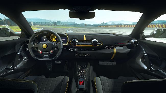 Interior Ferrari 812 Competizione