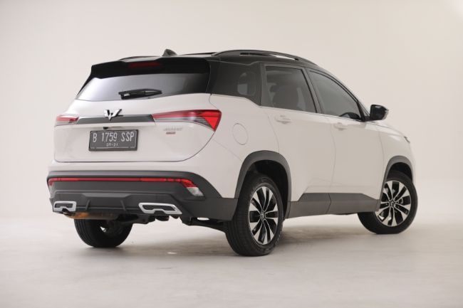 Bagian belakang Wuling Almaz RS