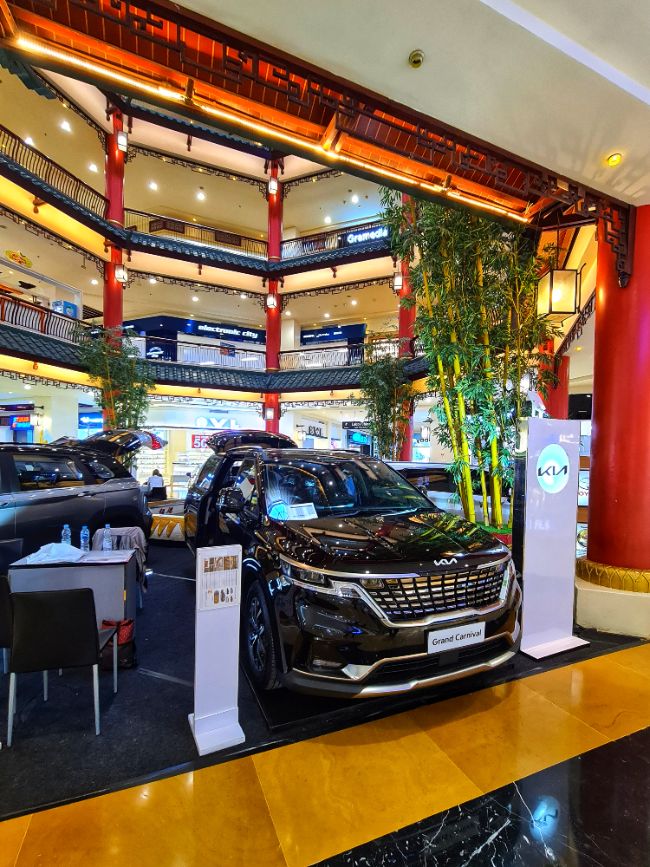 Pameran mall Kia Grand Carnival